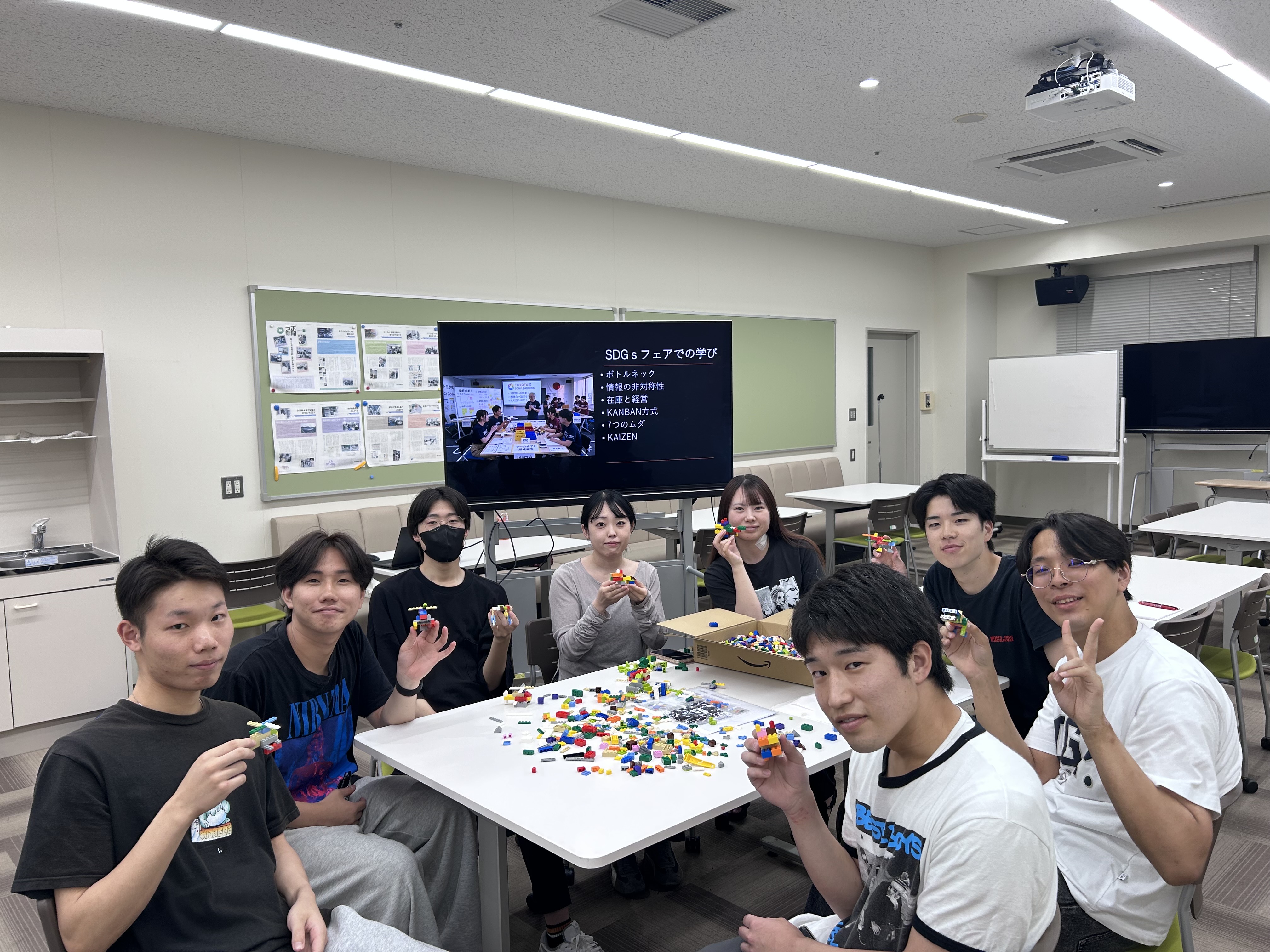 岡山理科大の学生とゲームを楽しみながら、企業経営を学ぼう! ~ 経営学部の学生によるワークショップ ~ 写真1